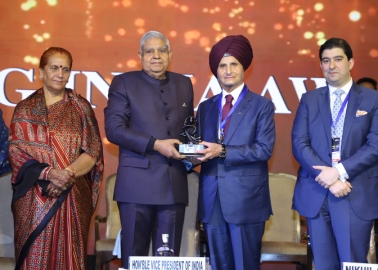 Apollo Tyres Chairman Onkar Kanwar Receives Lifetime Achievement Award