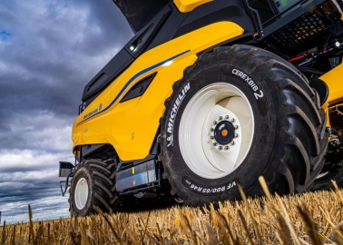 Michelin To Equip New Holland's CR11 Combine Harvester With Two New CerexBIB 2 Tyres