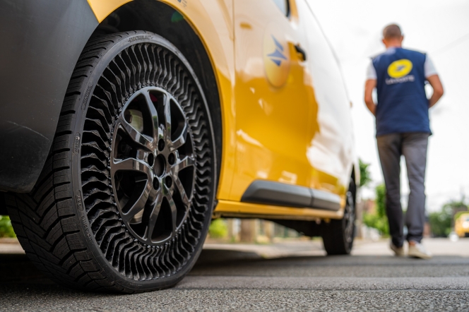 La Poste vans to run Michelin Uptis tyre next year