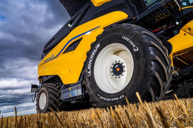 Michelin To Equip New Holland's CR11 Combine Harvester With Two New CerexBIB 2 Tyres