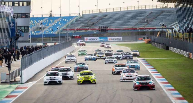 The Supercar Challenge powered by Hankook starts its 2020 season